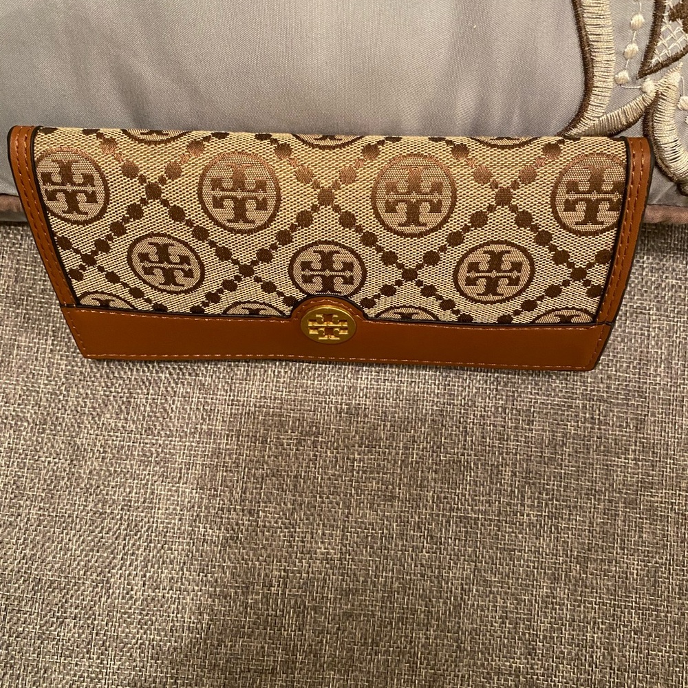 Tory Burch Beige and Tan Logo Continental Wallet